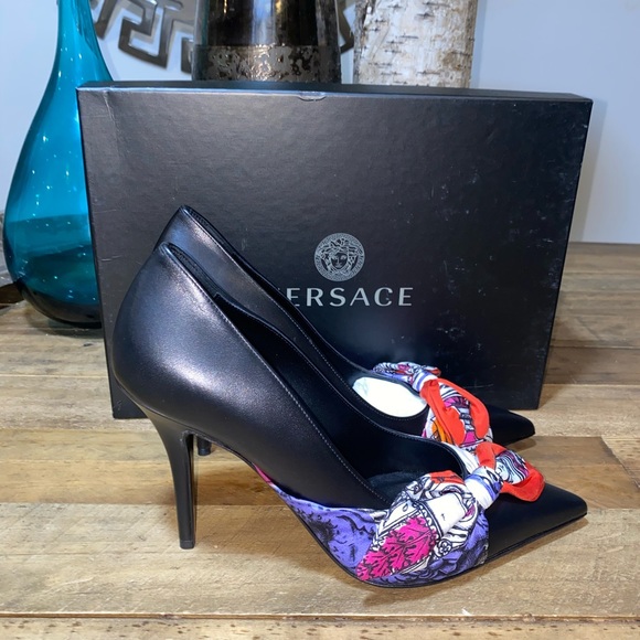 Versace Décolleté Leather Pumps w/Bow - Picture 12 of 12